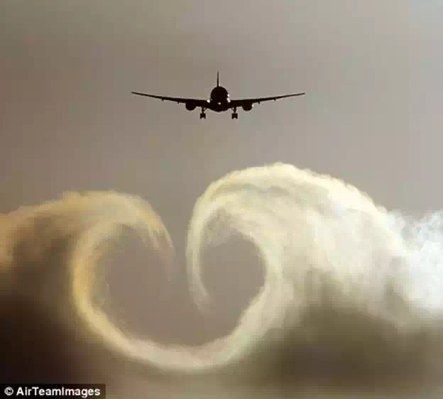 Stunning images of cloud trails created by planes