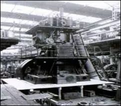 Sulzer 1S100, in 1912, with a bore of 1 meter, it holds the title of the largest bore engine around for almost 60 years. 