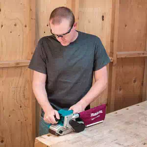 https://www.garagetooladvisor.com/wp-content/uploads/makita-9903-review.webp